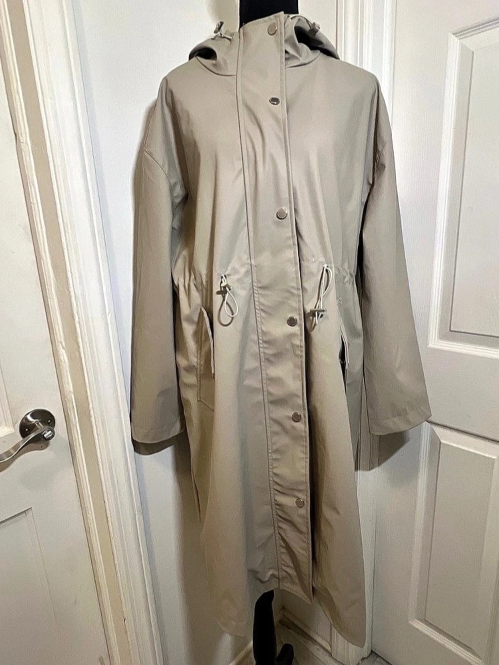 Rebecca Minkoff Raincoat Hooded Trench Coat in Beige Size Medium NWT